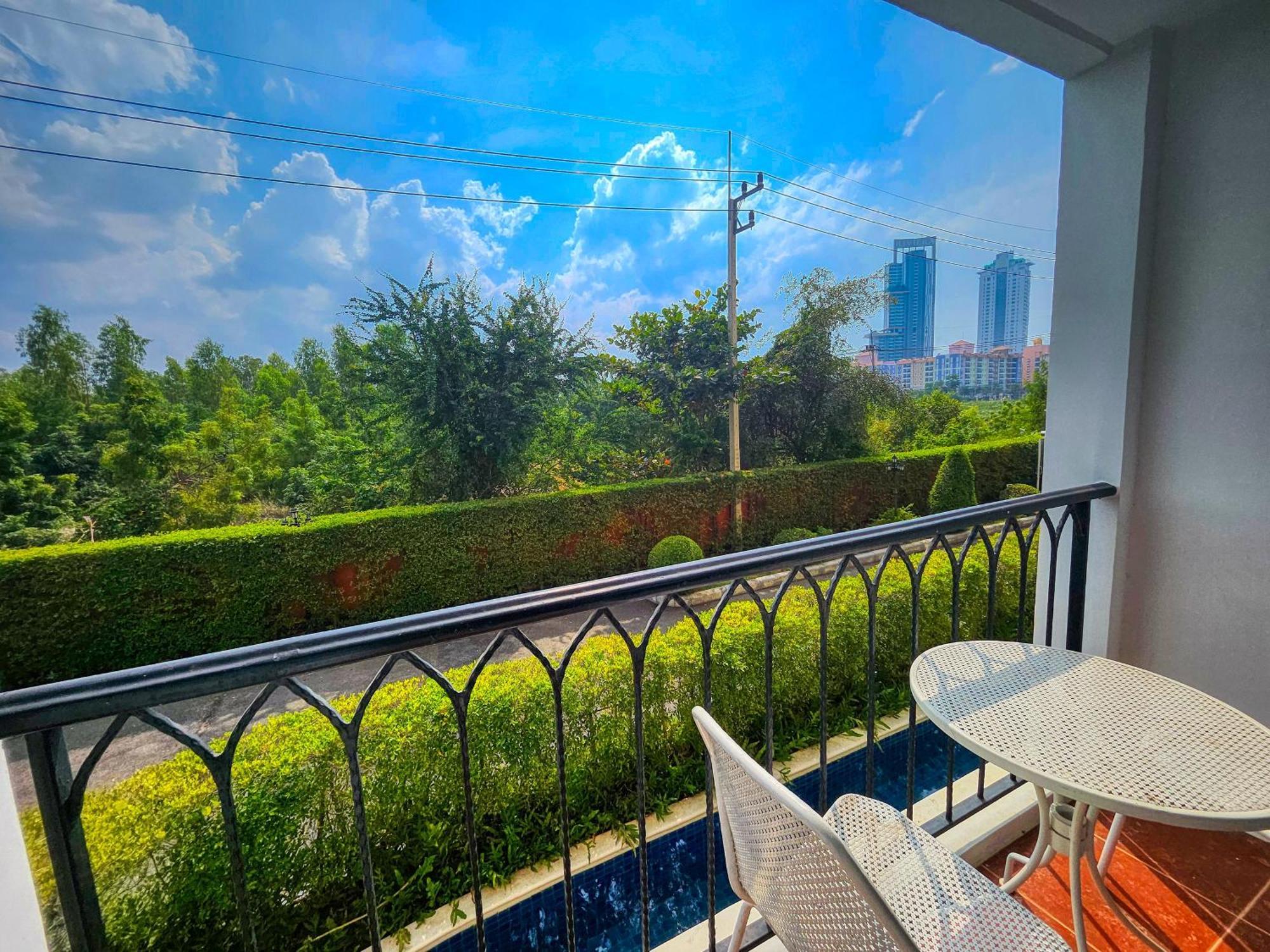 Venetian Residence Jomtien Beach Exterior photo